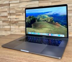 MacBook Pro 15,i9,2018,32GB,1TB SSD
