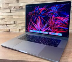 MacBook Pro 15,i7,2017,16GB RAM,1TB SSD