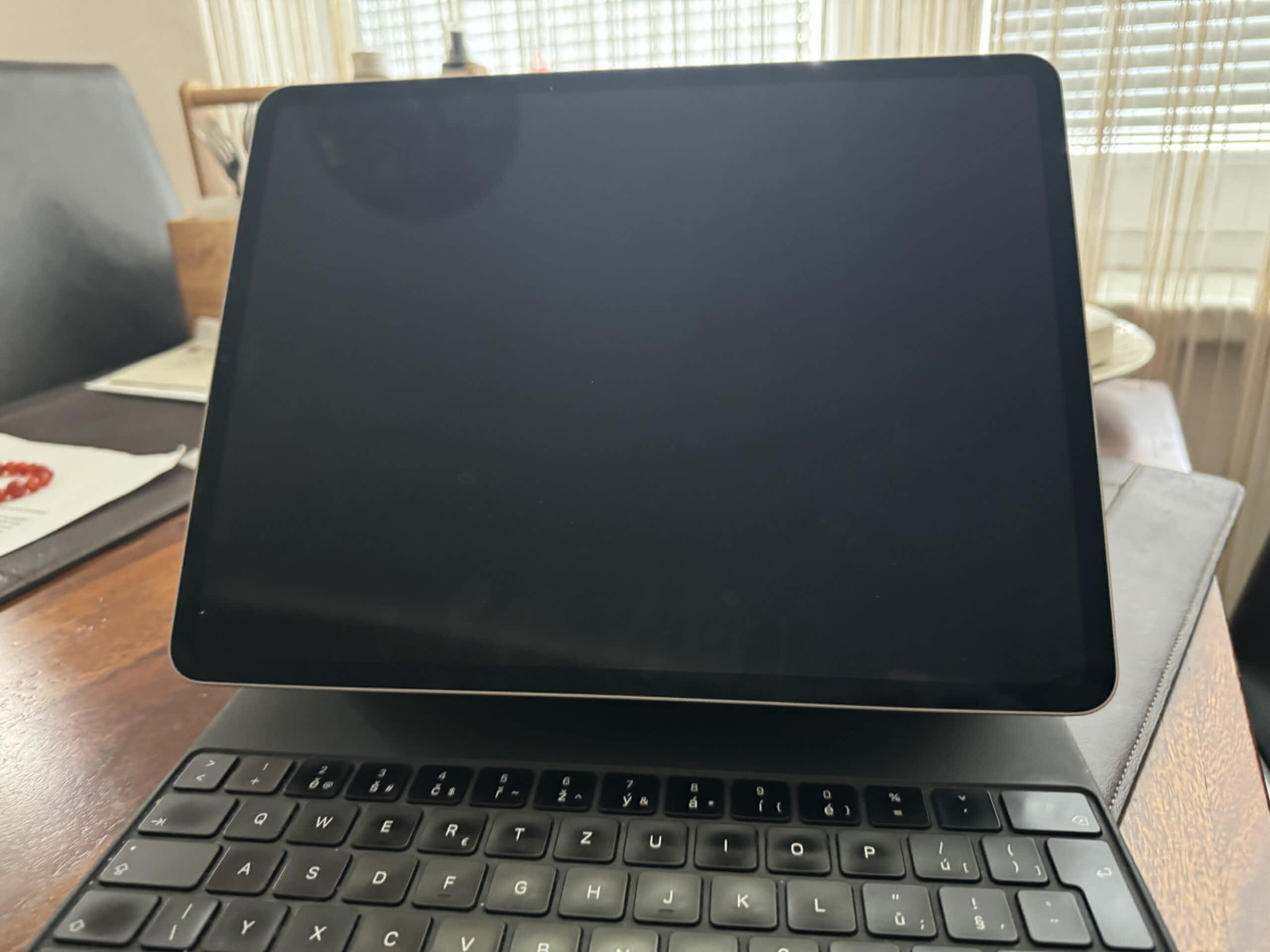 iPad PRO 12,9 第6世代+ マジックキーボード - Apple バザール