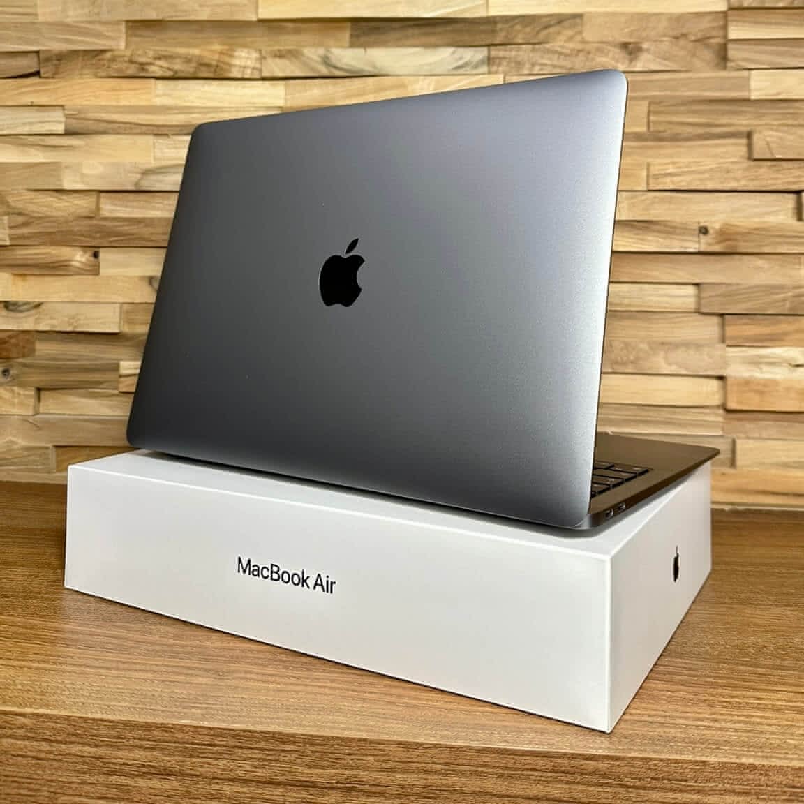 MacBook 中古 販売】MacBook Air M1 / 13インチ / Mid2020