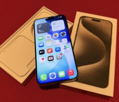 Apple iPhone 15 Pro Max 256GB přírodní