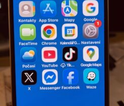 Prodám Apple iPhone 13 128GB