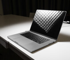 MacBook Pro 16" M2max 1TB