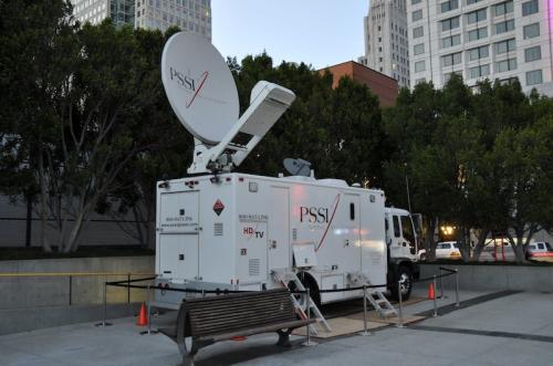 234954-apple_satellite_truck_500