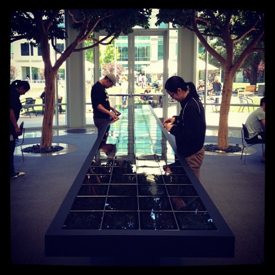 apple hypertable2 550x550