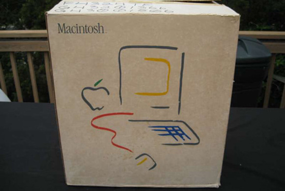 Macintosh_128K_unboxing