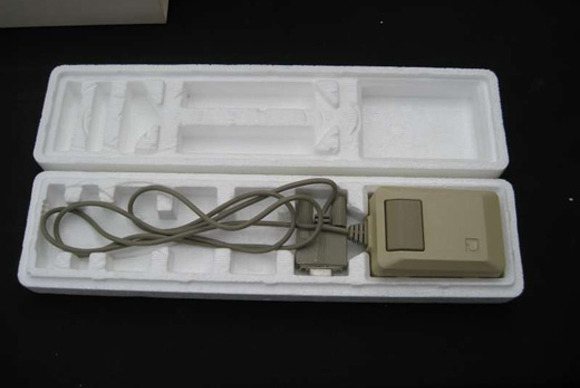 Macintosh_128K_unboxing