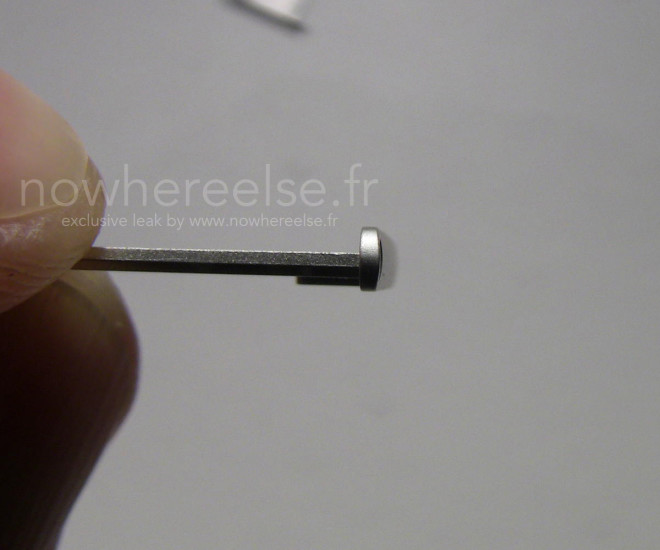 iPhone 6 SIM slot