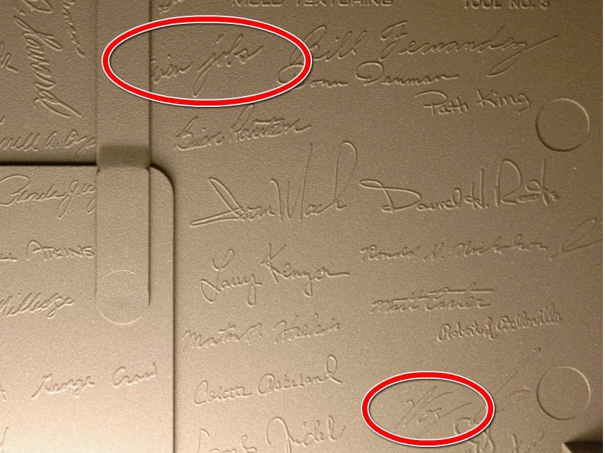here-you-can-see-steve-jobs-signature-above-left-along-with-apple-co-founder-steve-wozniak