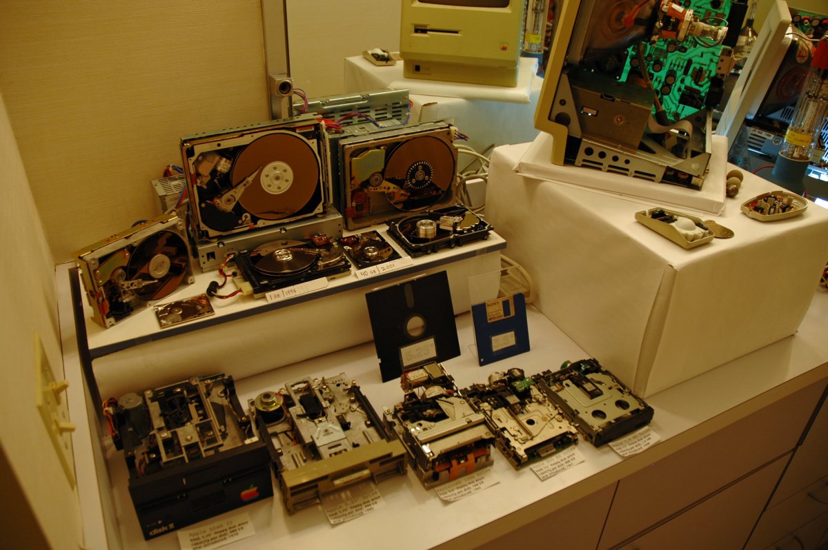 the-visible-storage-exhibit-shows-the-evolution-of-storage-drives-and-how-much-smaller-theyve-become-in-35-years