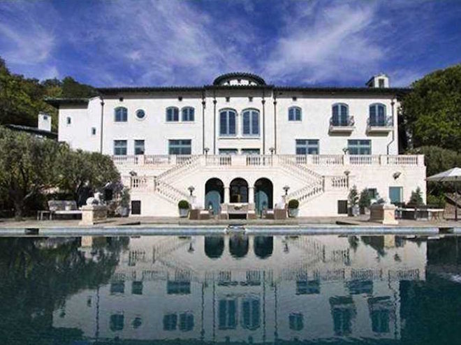 this-grand-vineyard-estate-is-also-a-smart-home