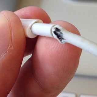 lightning cable icon