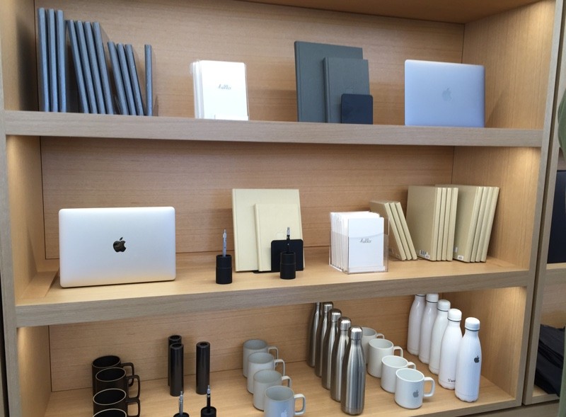 applestoreswag-800x589