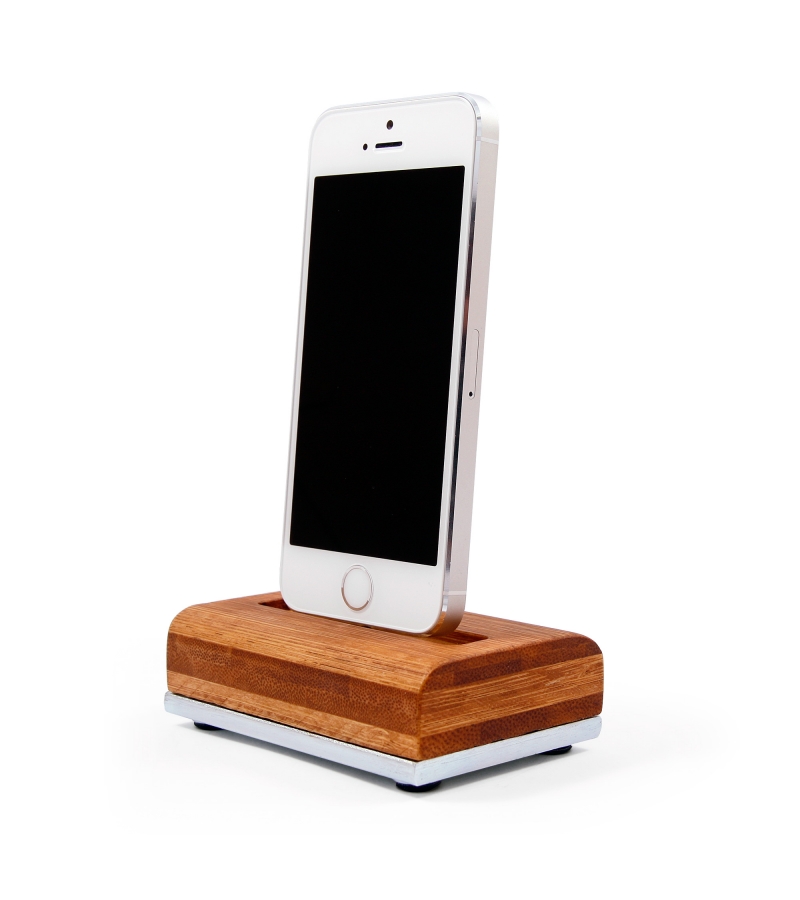 bambusovy-dock-pro-iphone-