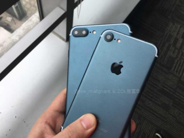 iPhone 7 Blue 2
