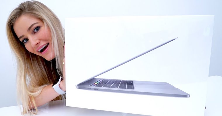 ijustine-unboxing-macbook-pro ijustine-unboxing-macbook-pro