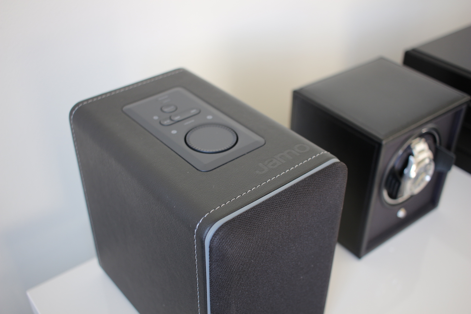 close up speaker controls