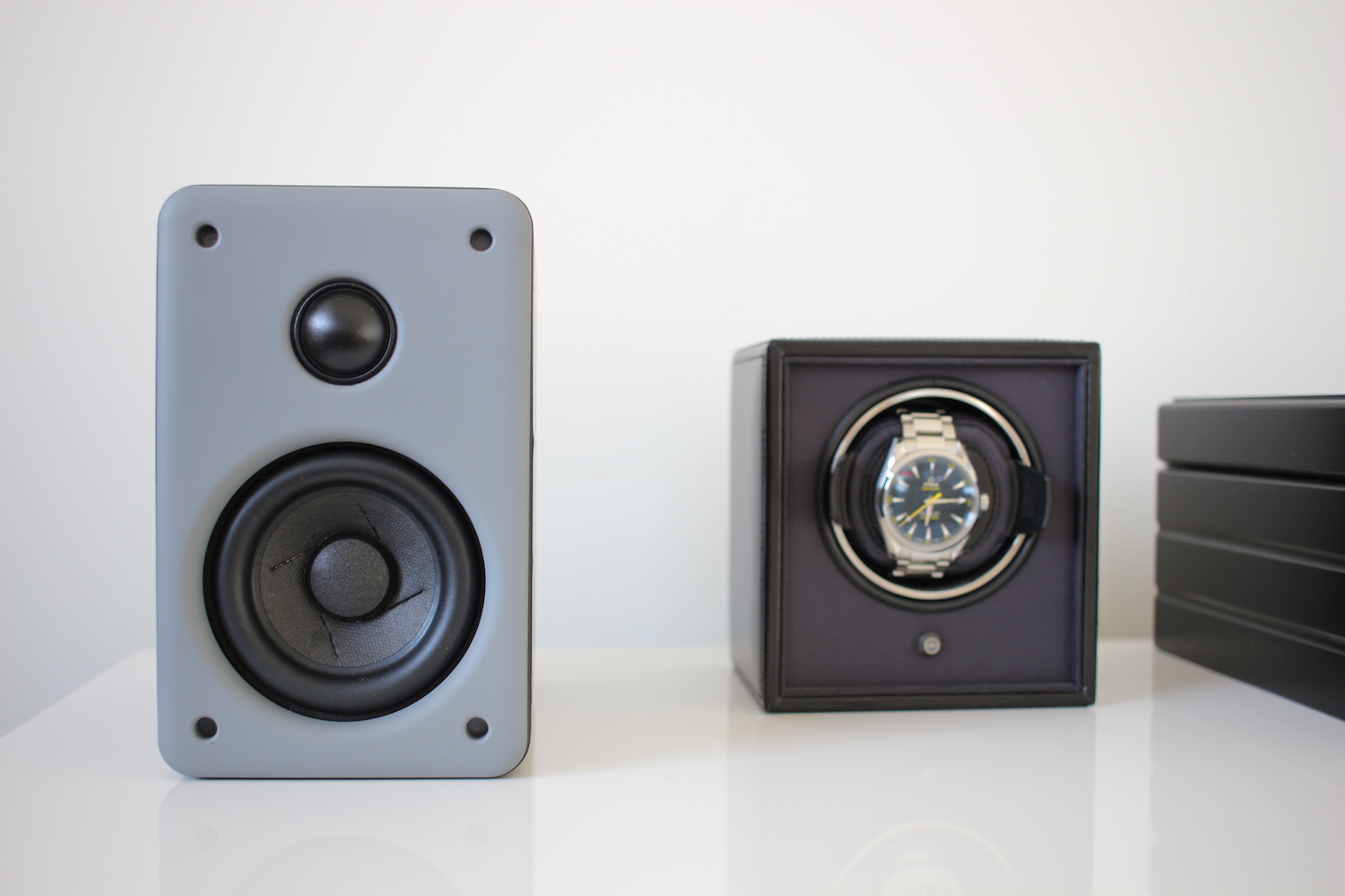 front view speaker watch display