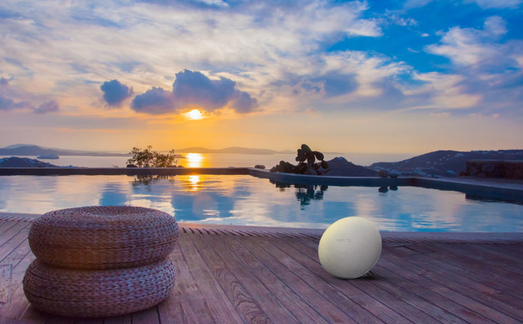 HK Onyx Studio 3 Lifestyle4