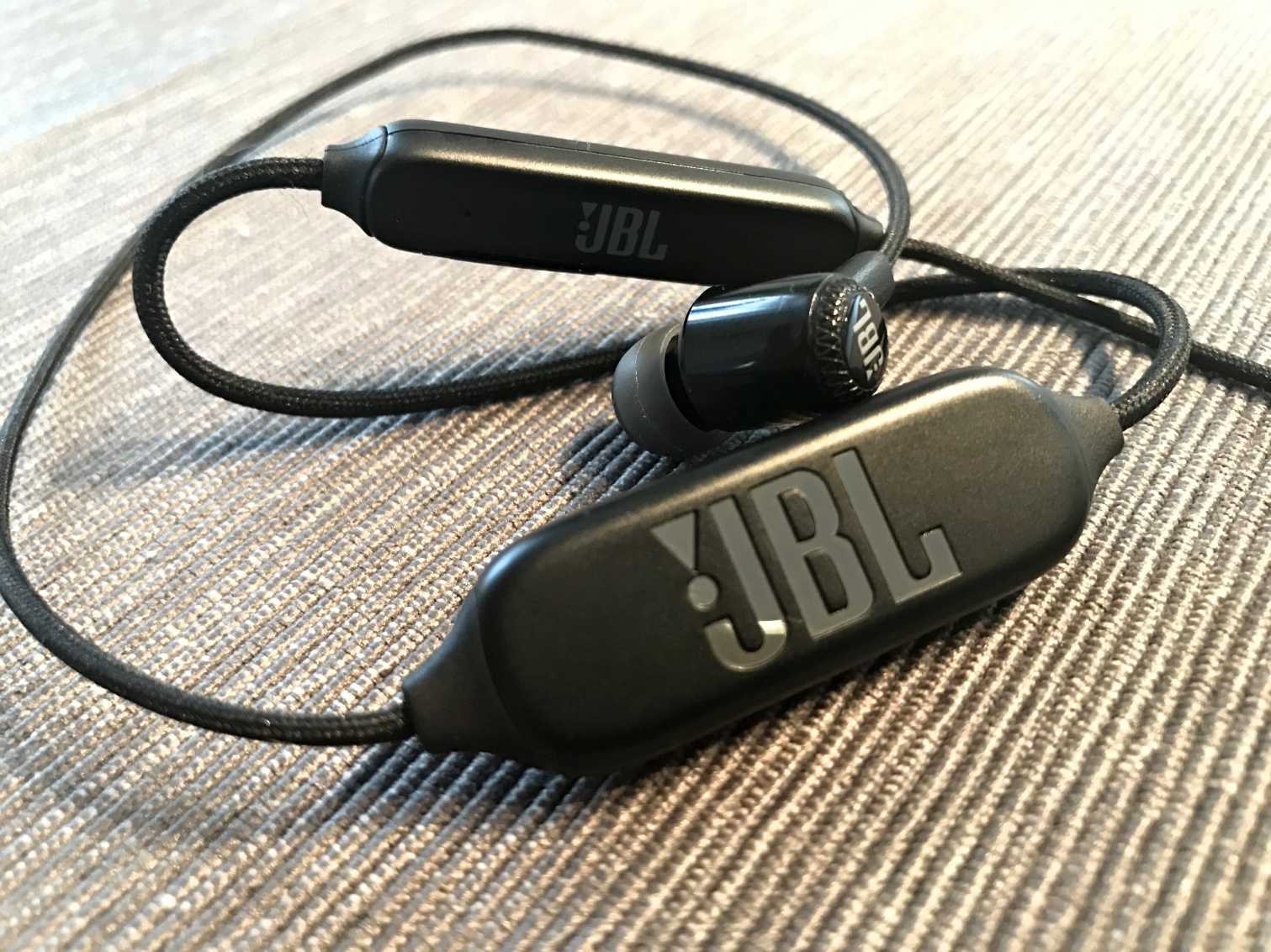 jbl earphones detail