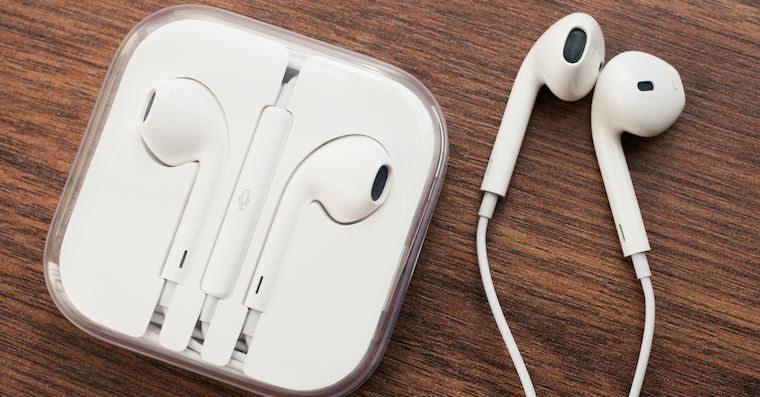 Apple EarPods sluchatka FB Apple Earpods sluchatka