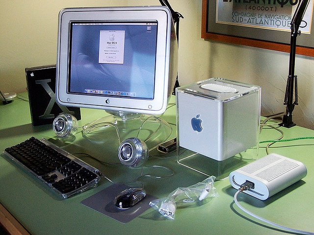 G4 монитор. Mac g4 Cube. Apple g4 Cube. Power Mac g4. Apple Power Mac g4.