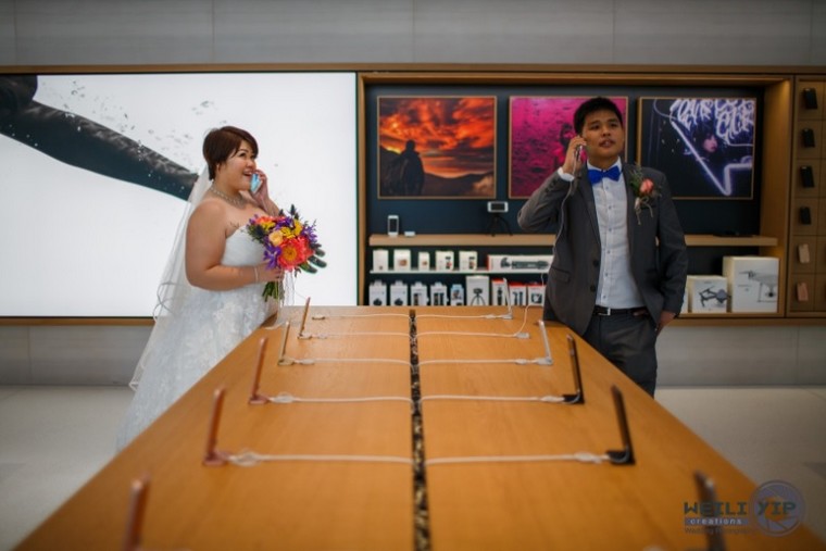 wedding couple on phone