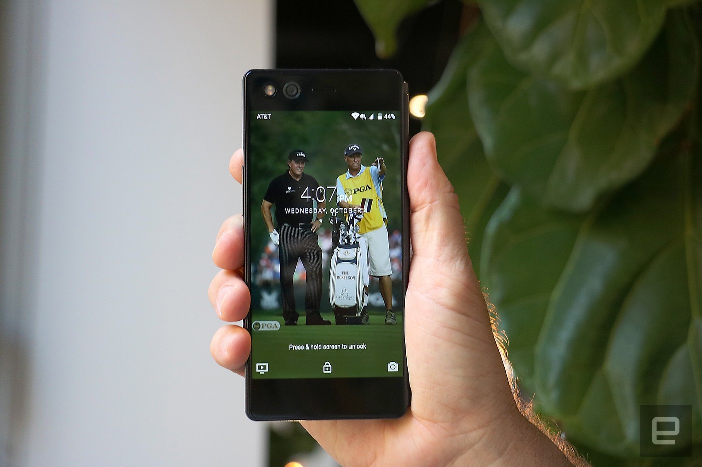 dual screen smartphone lockscreen