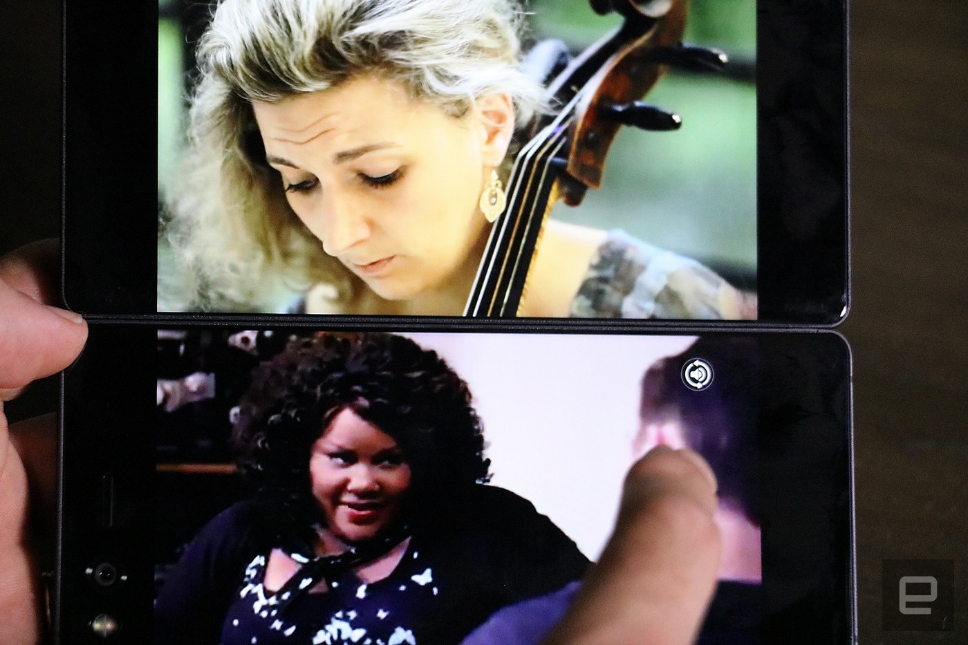 dual screen smartphone video