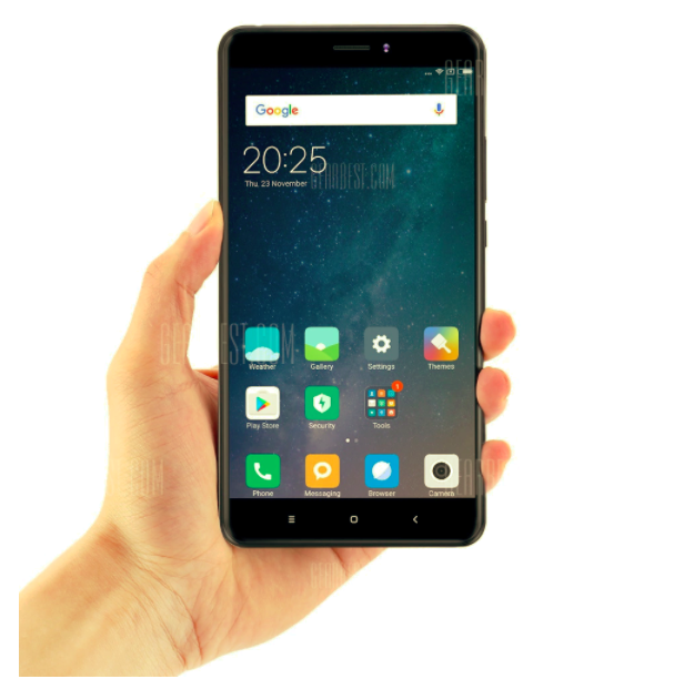 hand holding smartphone