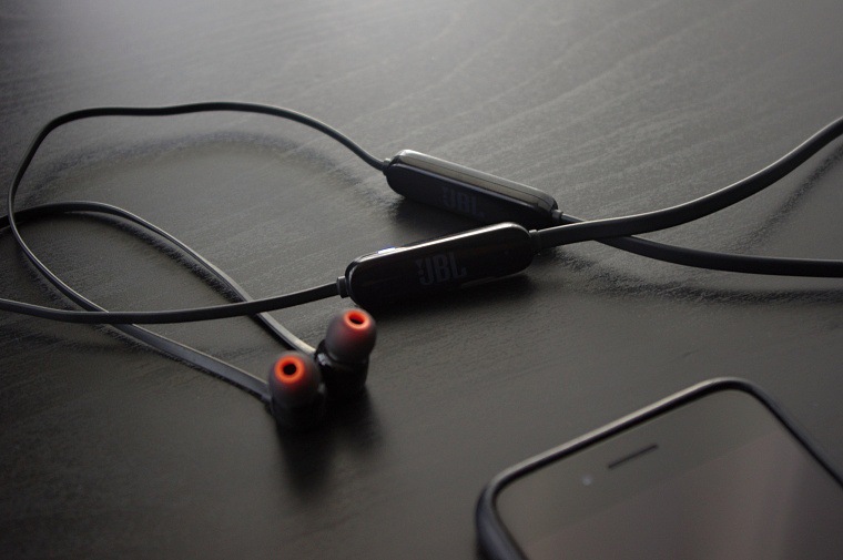 jbl earphones with phone