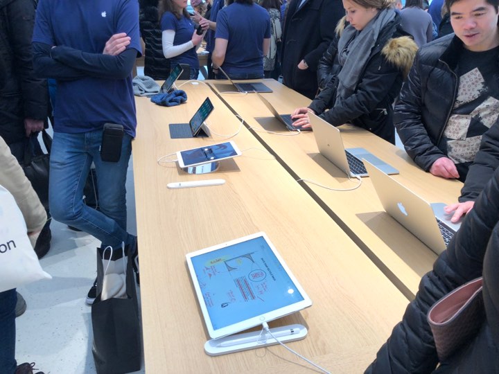 apple store laptops and tablets