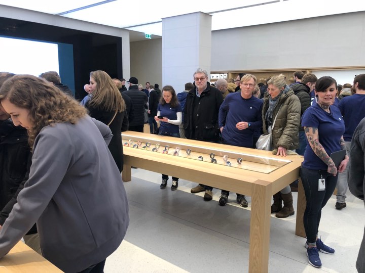 apple store watch display