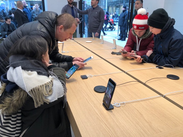 customers trying smartphones
