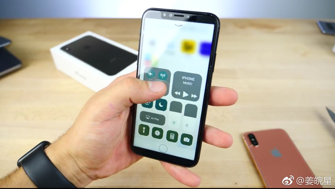 hand holding smartphone