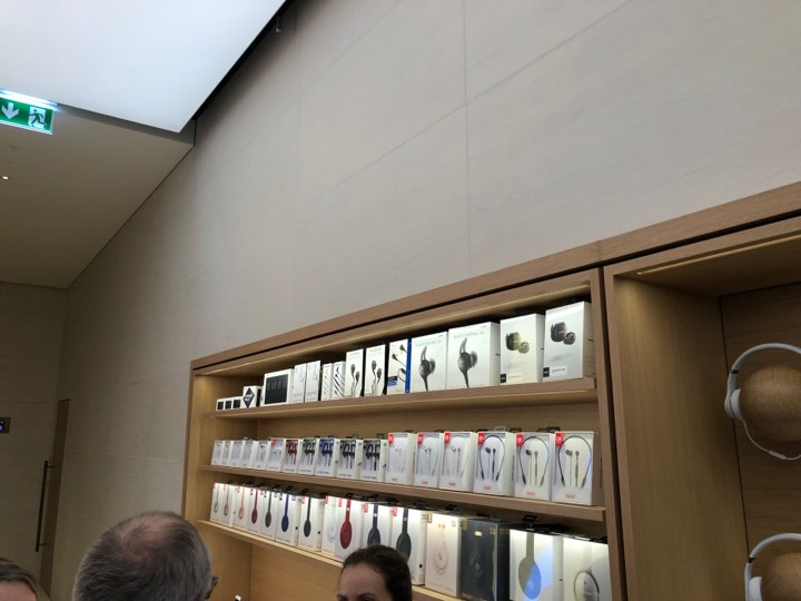 headphones display shelf