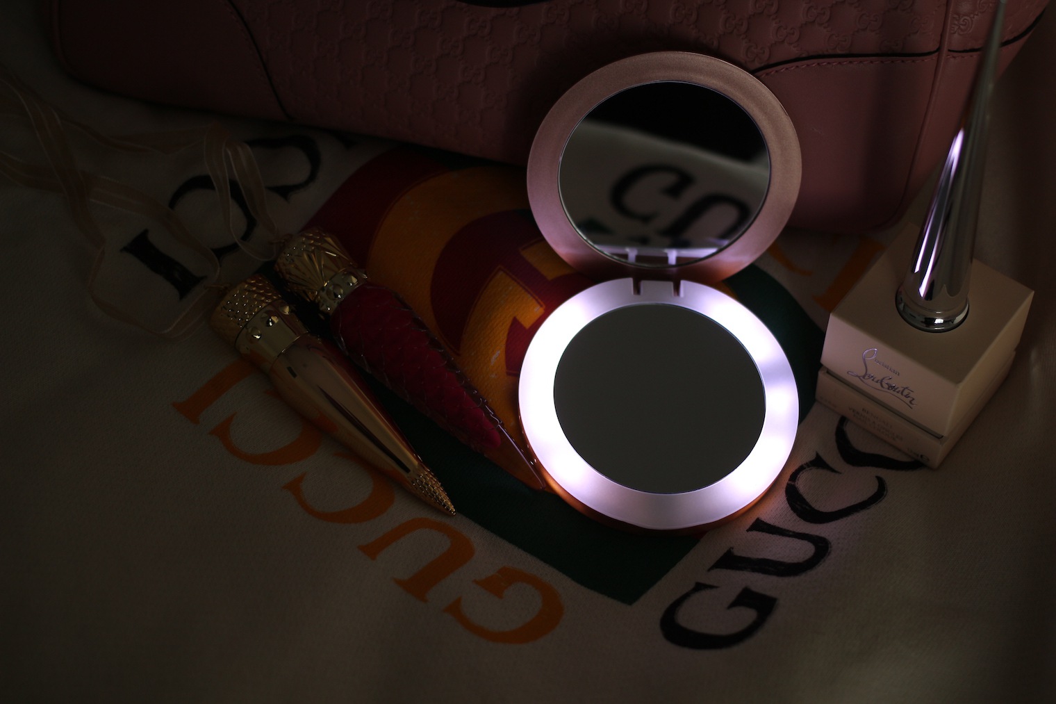 makeup mirror lipstick gucci