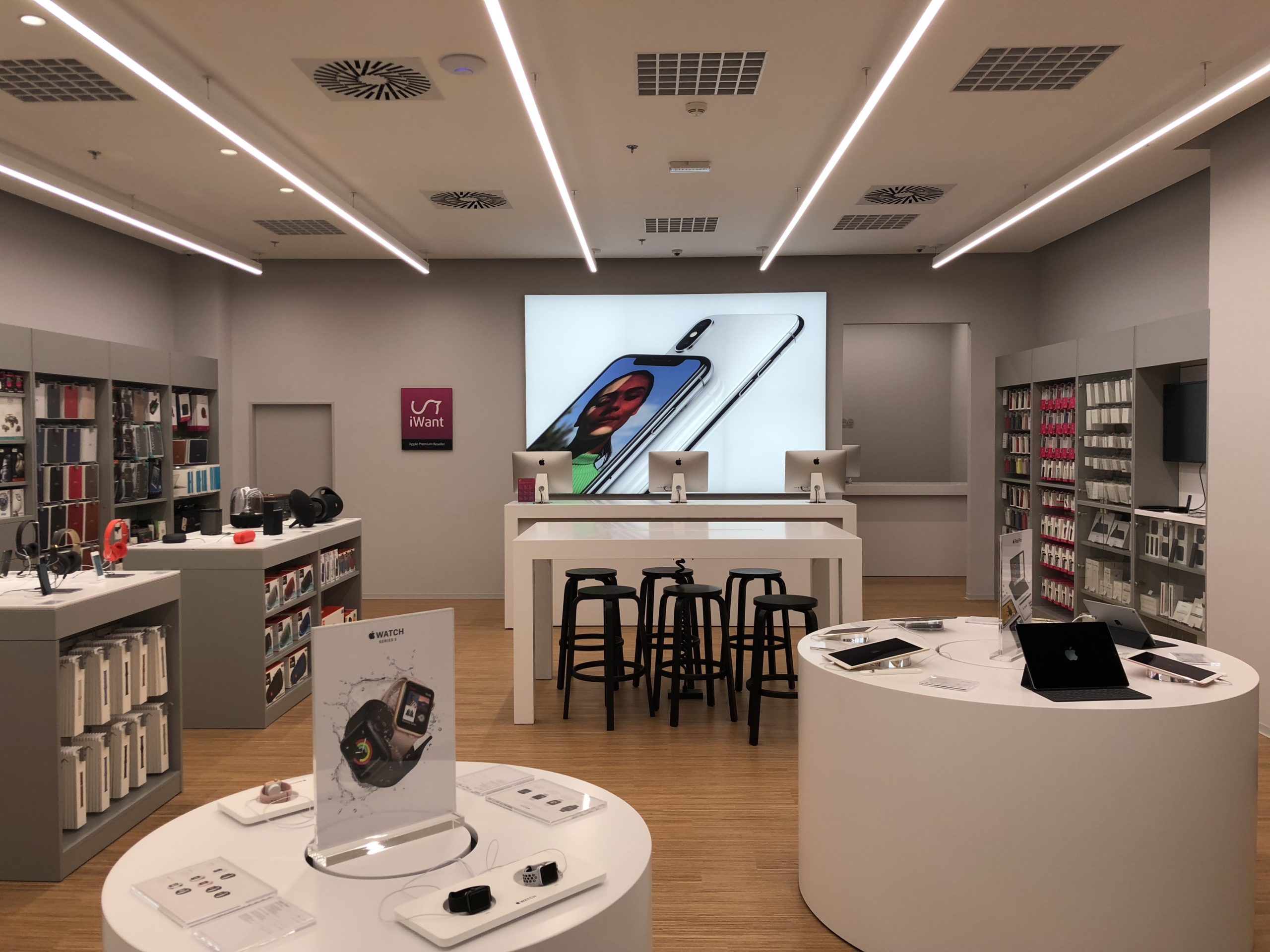 iwant store interior