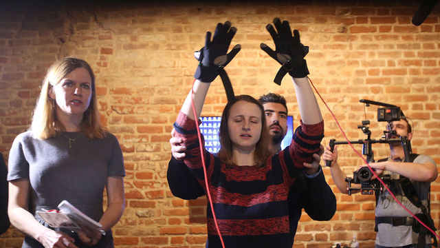 virtual reality experience demonstration