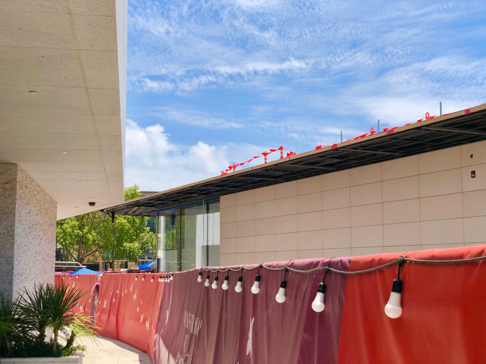 curved glass building construction