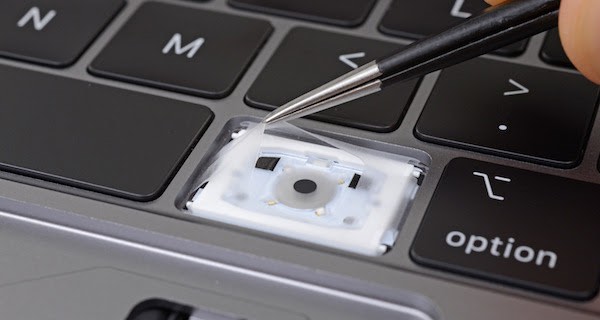 Problémy s motýlkovou klávesnicí MacBook Pro/Air