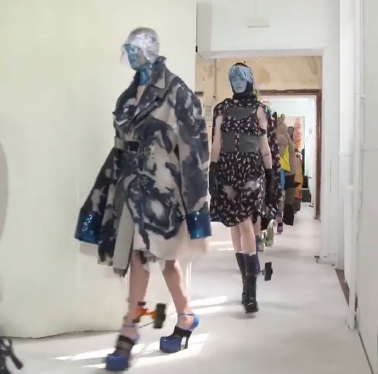 models in avant garde fashion