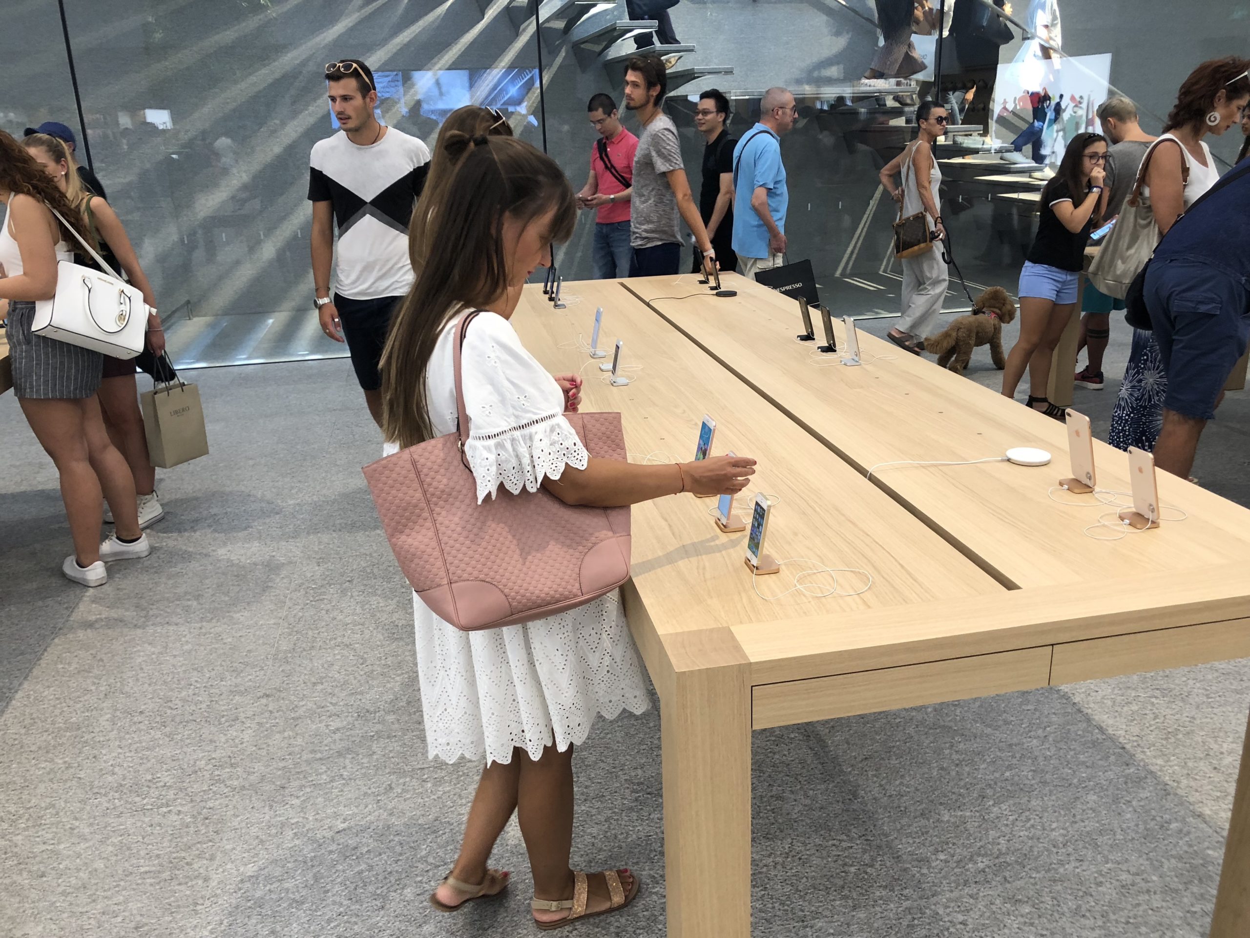 apple store customer interaction