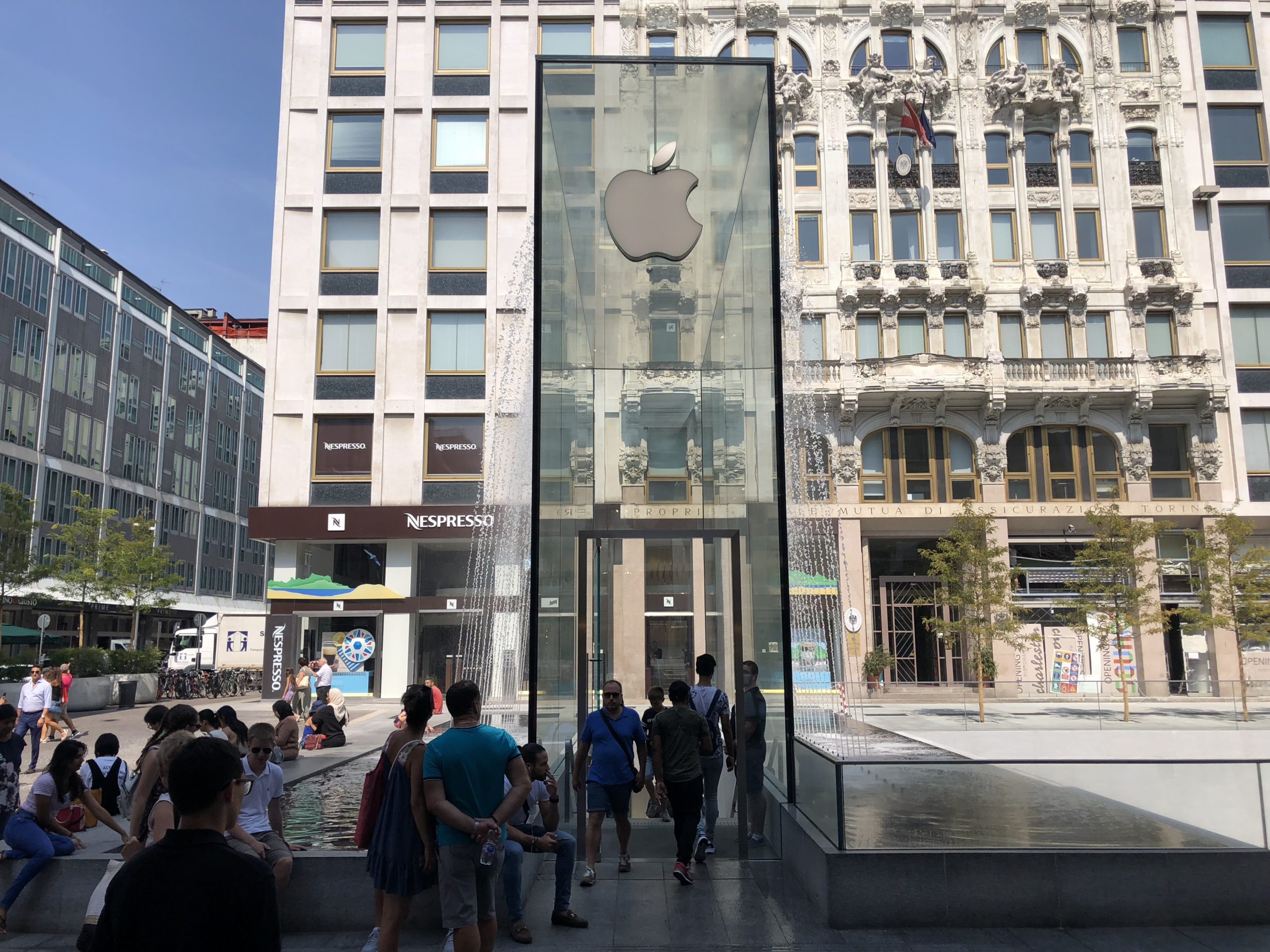 apple store glass entrance