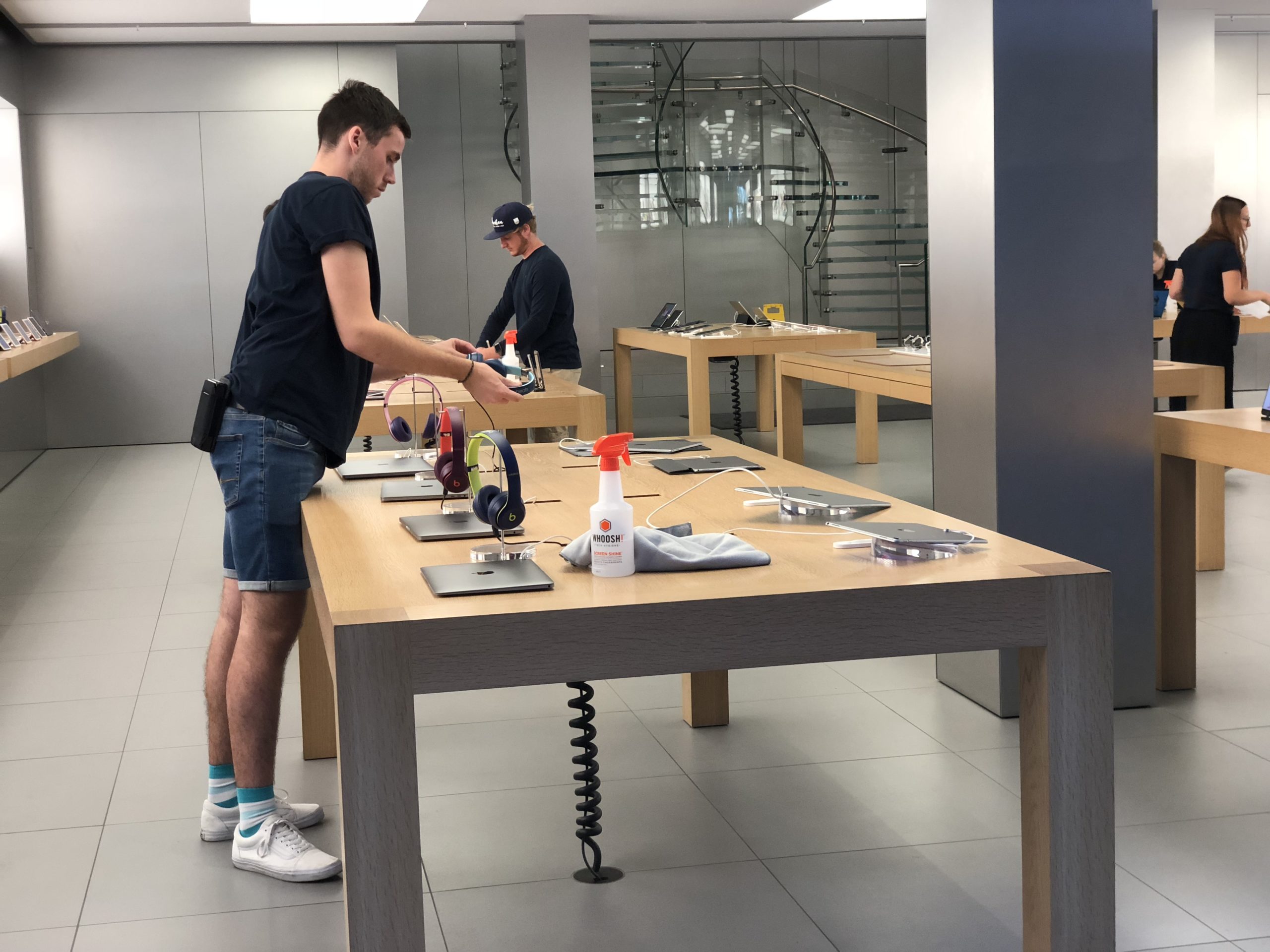 apple store interior setup