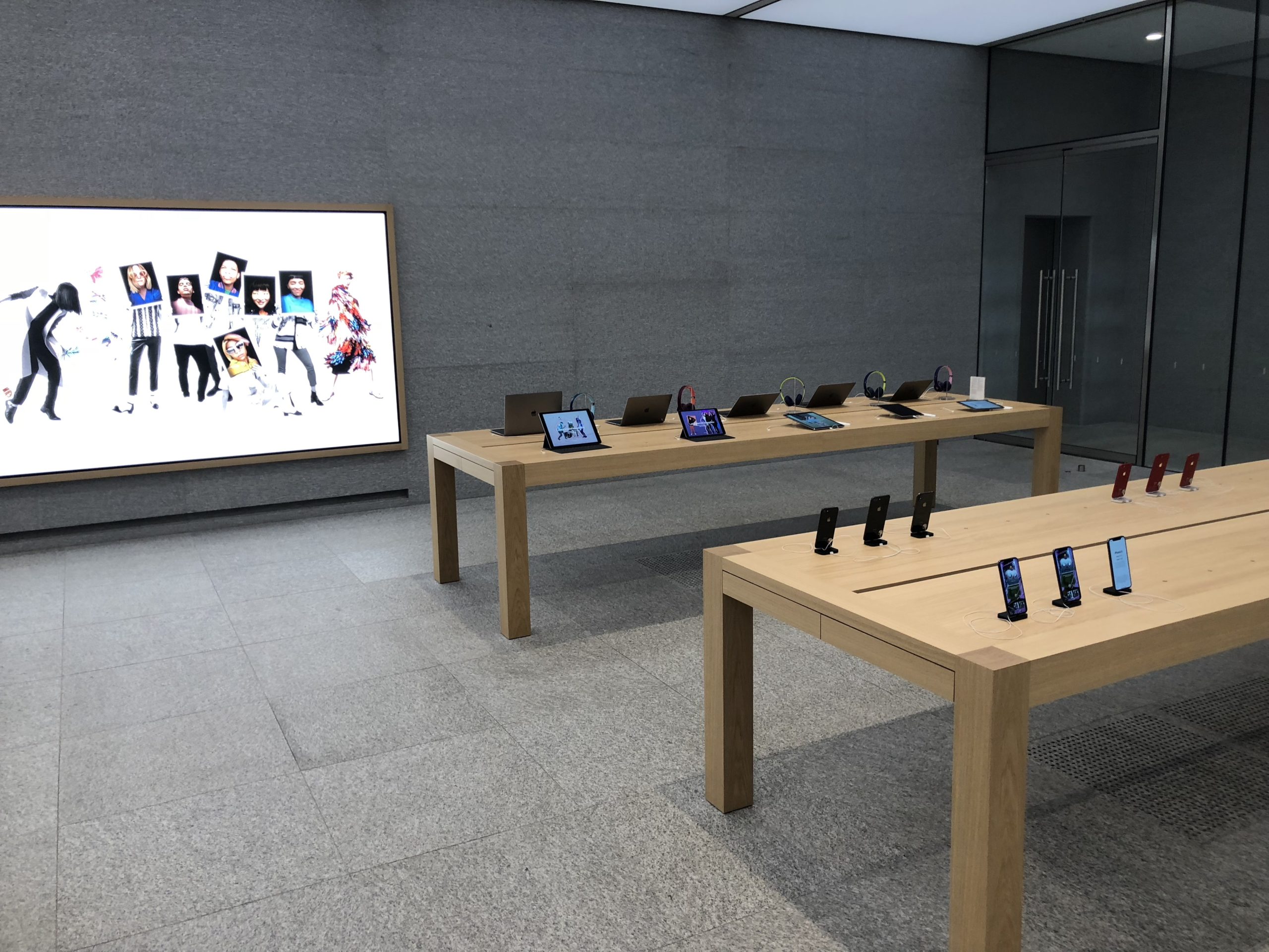 apple store product tables