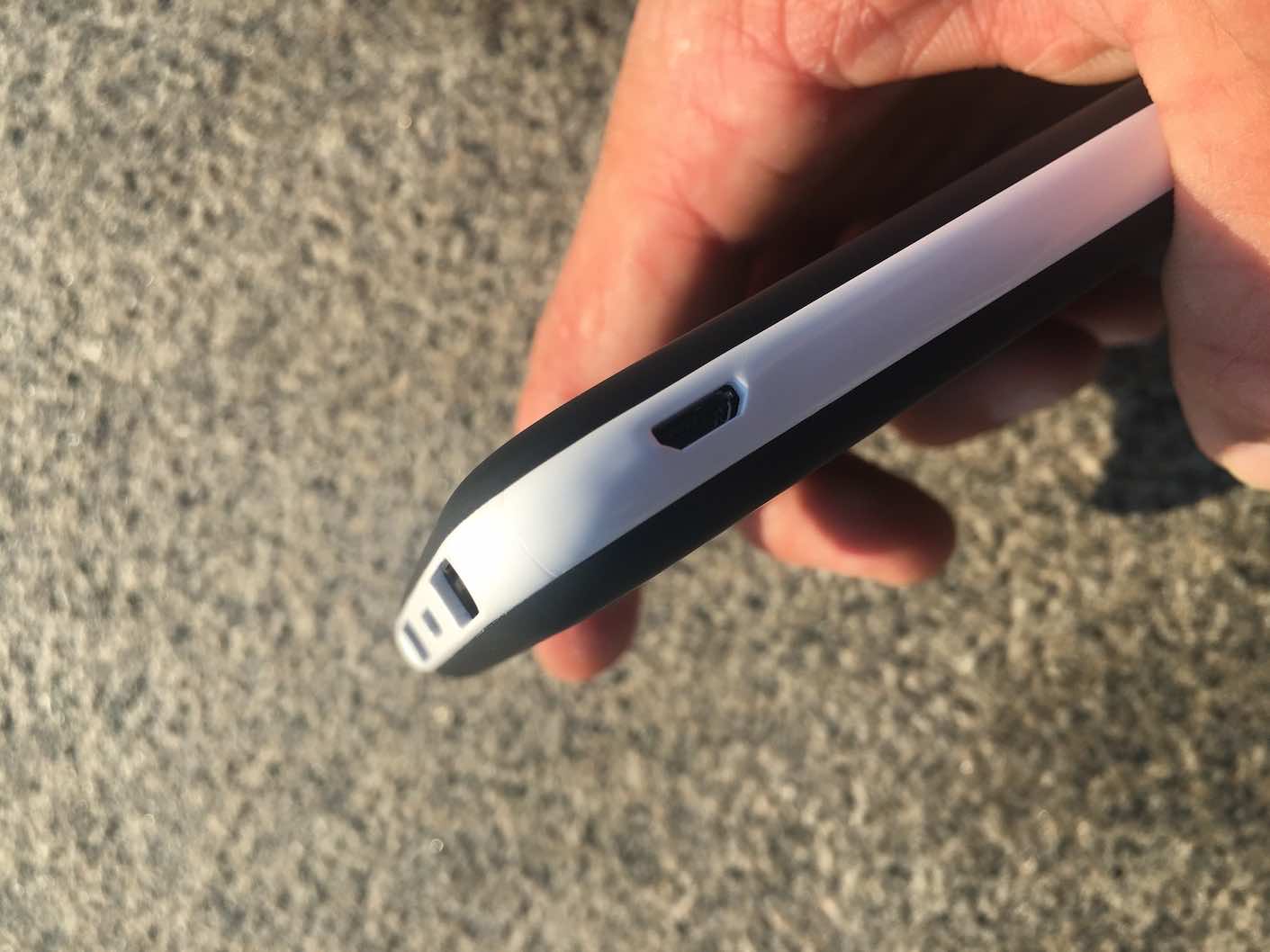 close up usb port wireless power bank