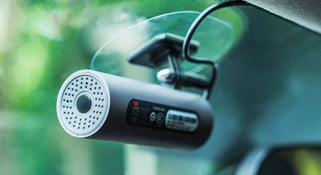 dashcam mounted in car