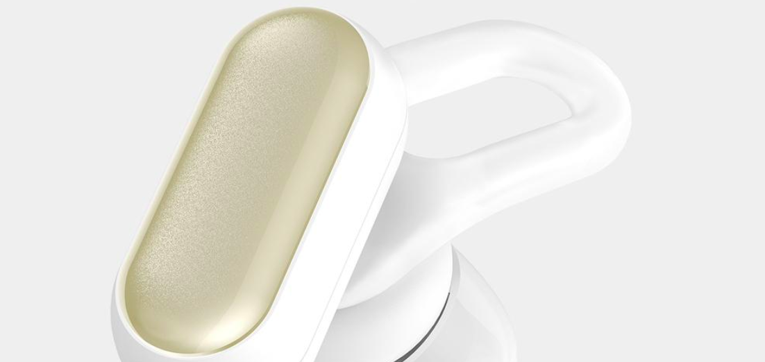 mi earbuds white closeup