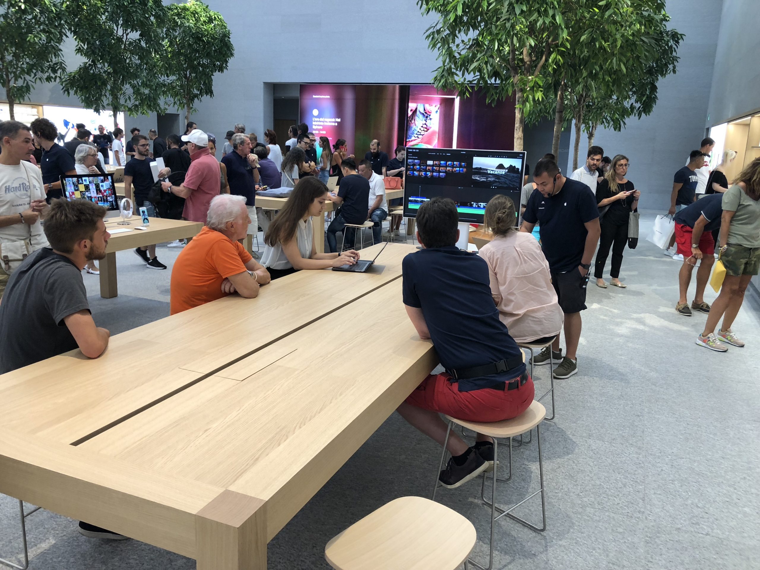 people in tech store